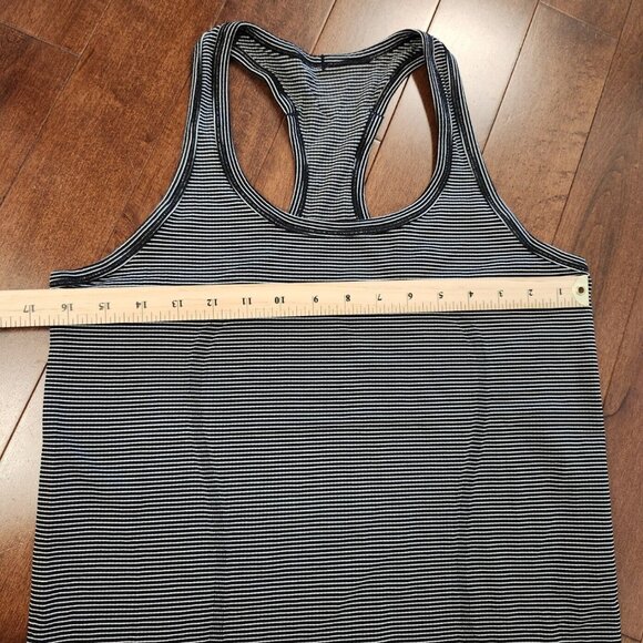 Lululemon women's black and white stripe tank top in size 10 - Picture 5 of 6